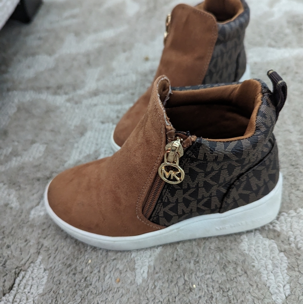 Mk booties for child - Picture 3 of 3